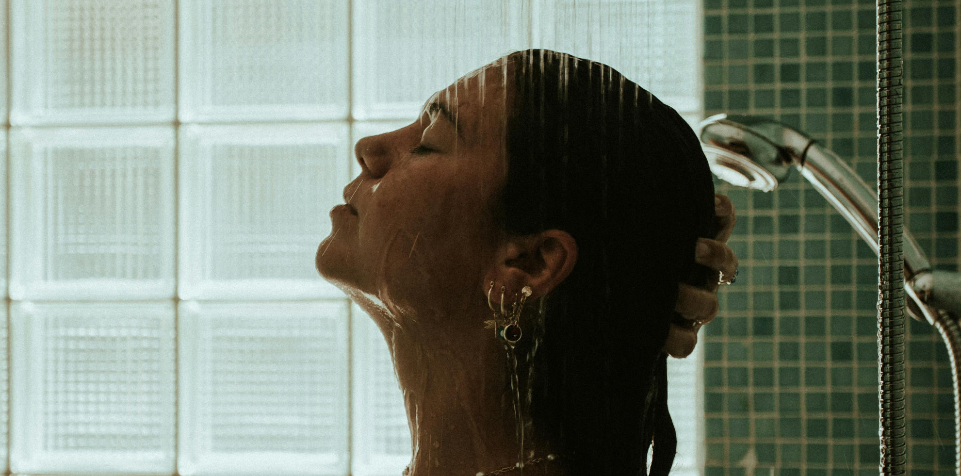 🚿 Bañarse con agua sucia del tinaco: ¿cómo afecta tu piel?